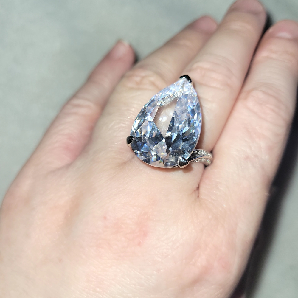 Elegant Silver Teardrop Ring